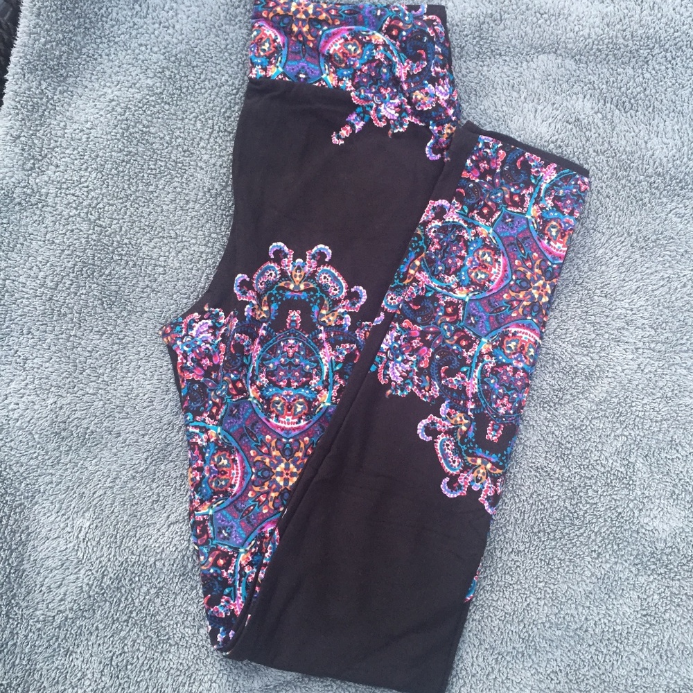 BNWT 'vintage' Lularoe purple medallions TWEEN